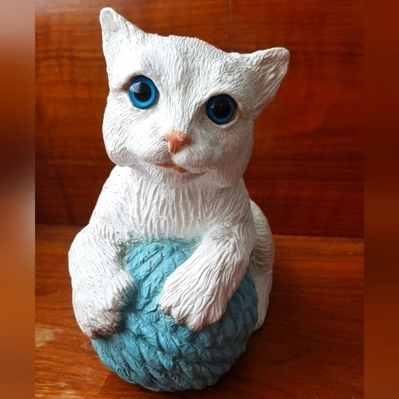 1970s Vintage 7" Blue Eyed Kitten - Picture 7 of 7